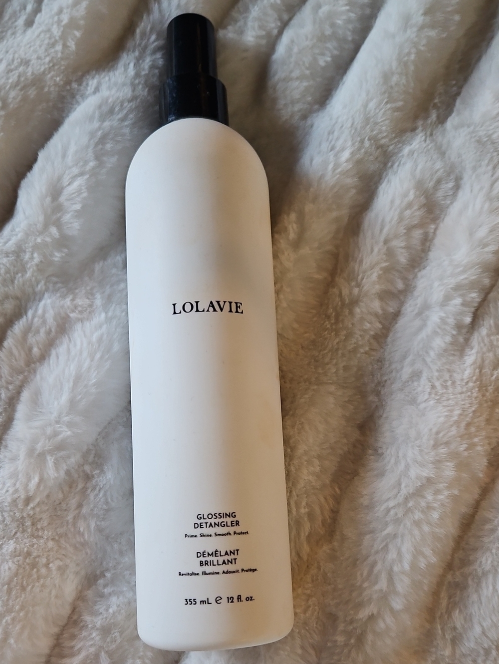 Lolavie Glossing Detangler Spray — White